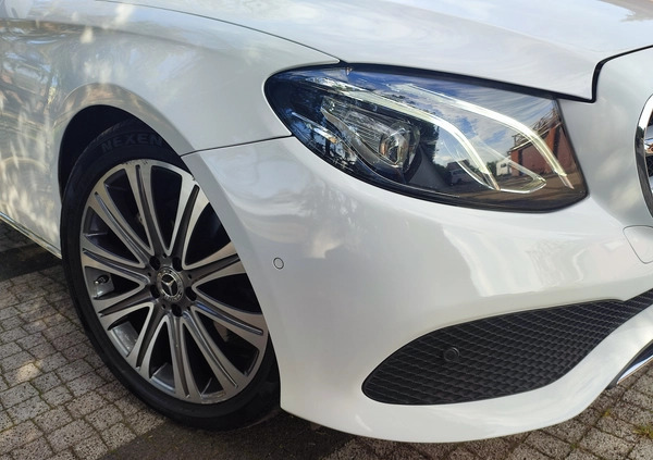 Mercedes-Benz Klasa E cena 89900 przebieg: 289900, rok produkcji 2017 z Jawor małe 781